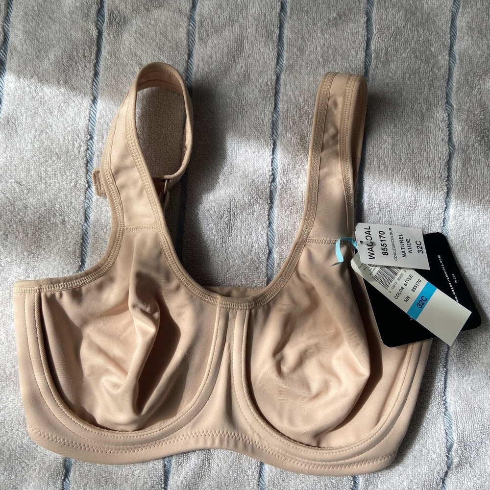 *NEW!* 32C Wacoal active sports bra in beige / nude 855170